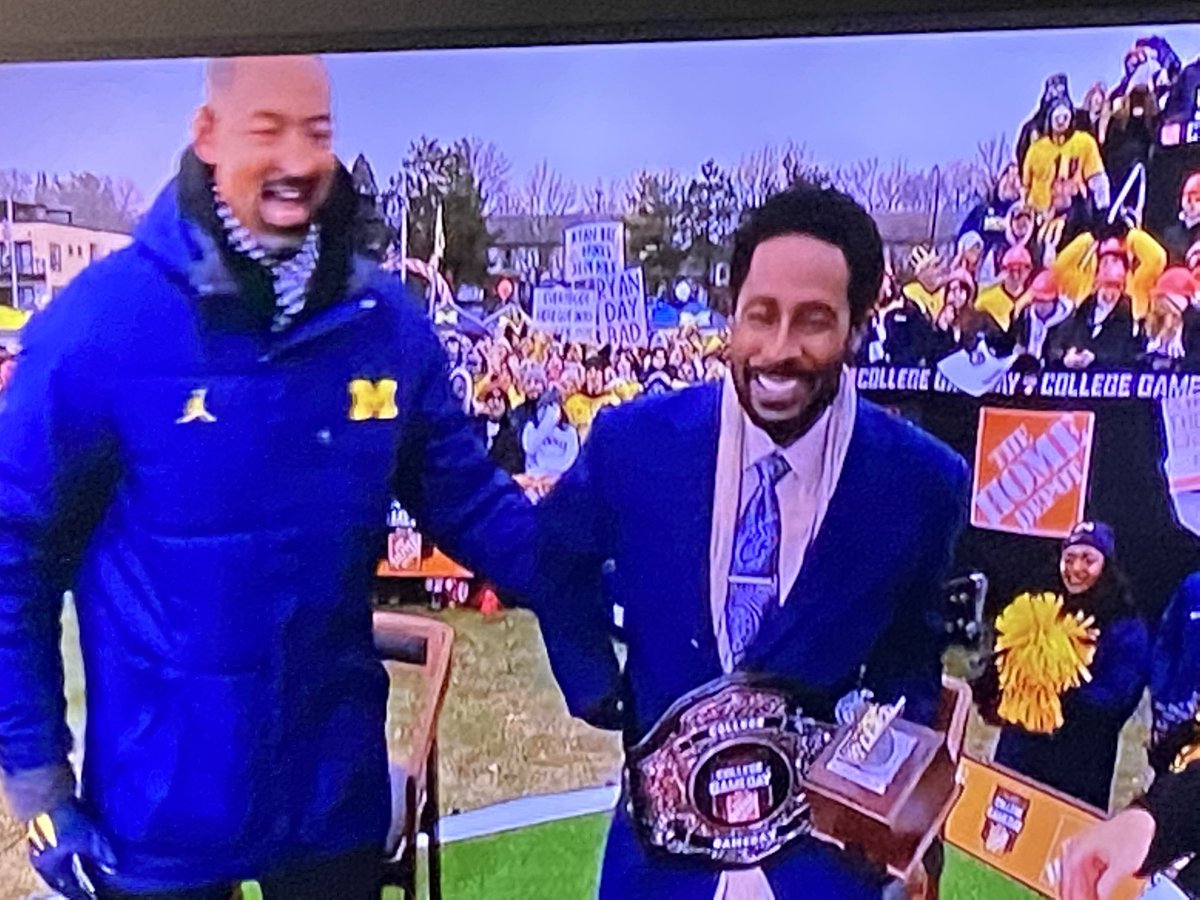 LovelymarisaT's tweet photo. These two are related somehow. Lol!
Howard x 2! 🐐🐐 #MichiganLegends #GoBlue 〽️🏈
@CollegeGameDay @JuwanHoward @DesmondHoward https://t.co/bMTARi7jXP