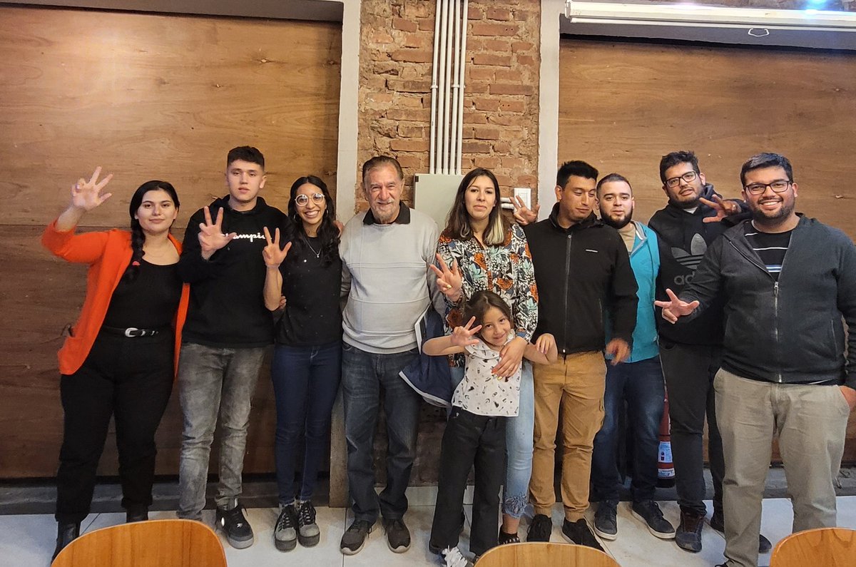 Que alegría es poder compartir con la <a href="/jrchubut/">Juventud Radical Chubut</a> <a href="/JResquel/">Juventud Radical Esquel</a> un momento con <a href="/federicostorani/">Federico Storani</a>,  sus palabras llenas de experiencias  de vida  politica, de reconocimiento hacia nuestra #UCR,  nos alientan y motivan a seguir trabajando hacia una Argentina c un  futuro mejor p/Uds.!