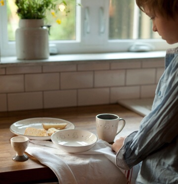 White_RabbitUK's tweet photo. The crockery design features our very own dog in a soft shade of taupe. The set includes a plate, cup, egg cup and bowl in a lovely sturdy earthenware. Microwave and dishwasher safe.

#christeninggift #babyshowergift #dinnerset #childdinnerset #kidscrockery https://t.co/RddHCHi7cV