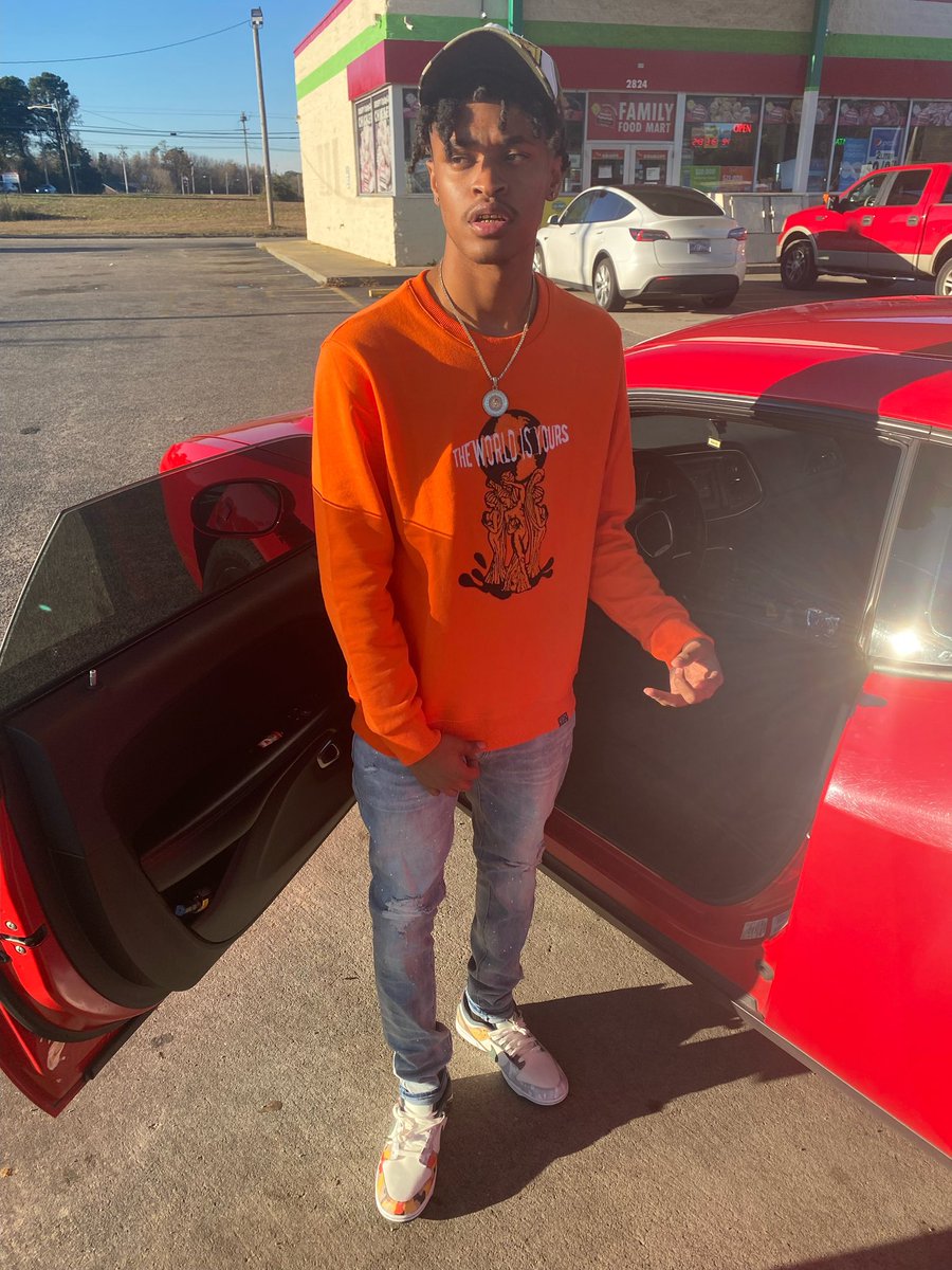 BestJavan's tweet photo. I grew up round dope boys I don’t need no stylist..I got grown man money can’t be acting childish 🧡 https://t.co/IJDUEuTUTD