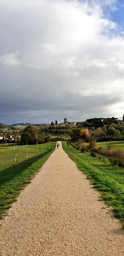 HenryHamilton's tweet photo. So much fun running Mensola @parkrun in Florence #Tuscany 🇮🇹 this morning.
Lovely team of volunteers &amp; runners. We had sun, rain &amp; a 🌈 
#loveparkrun https://t.co/gzN3qKobWI