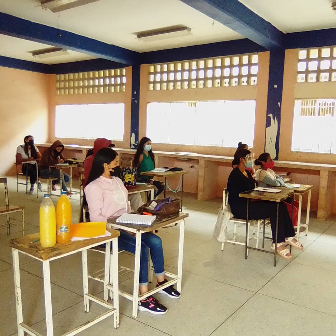 RJV_Falcon's tweet photo. El Día de hoy el equipo de Red Jóven Falcón desarrollo la actividad:  Inclusión en Venezuela correspondiente a la 3era sesión del curso de formación en ética y valores. con la participación del Abogado Alirio Rodríguez.
La importancia que tiene la inclusión social en Venezuela. https://t.co/PaMTBdfmf4