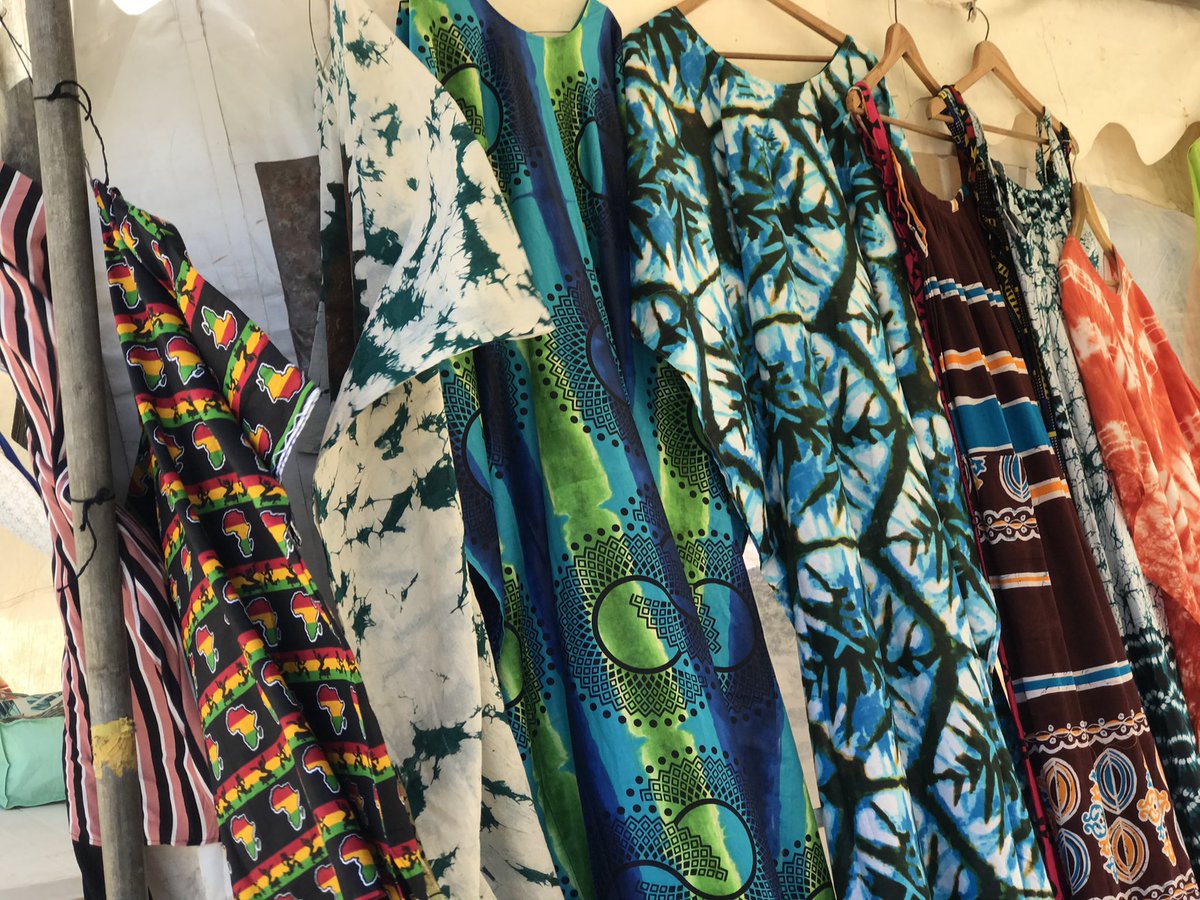 salonsamasen's tweet photo. Venez visiter les stands de nos exposants à la place du souvenir africain. Des produits sénégalais 🇸🇳 pour tout le monde ! 
#Samasen2021 #Kebetu https://t.co/Ts8QhVd3q0