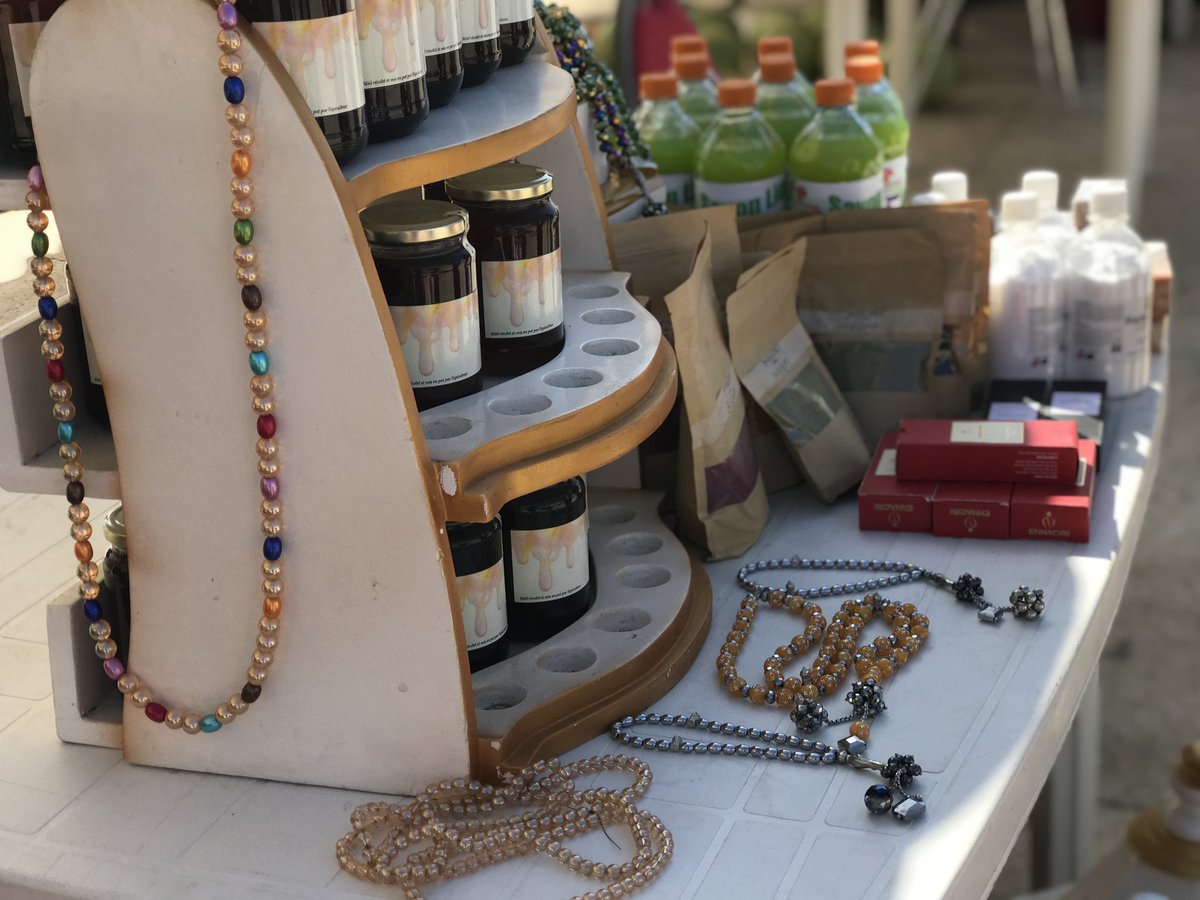 salonsamasen's tweet photo. Venez visiter les stands de nos exposants à la place du souvenir africain. Des produits sénégalais 🇸🇳 pour tout le monde ! 
#Samasen2021 #Kebetu https://t.co/Ts8QhVd3q0