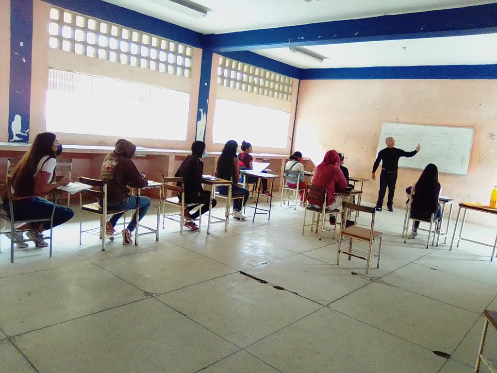RJV_Falcon's tweet photo. El Día de hoy el equipo de Red Jóven Falcón desarrollo la actividad:  Inclusión en Venezuela correspondiente a la 3era sesión del curso de formación en ética y valores. con la participación del Abogado Alirio Rodríguez.
La importancia que tiene la inclusión social en Venezuela. https://t.co/PaMTBdfmf4
