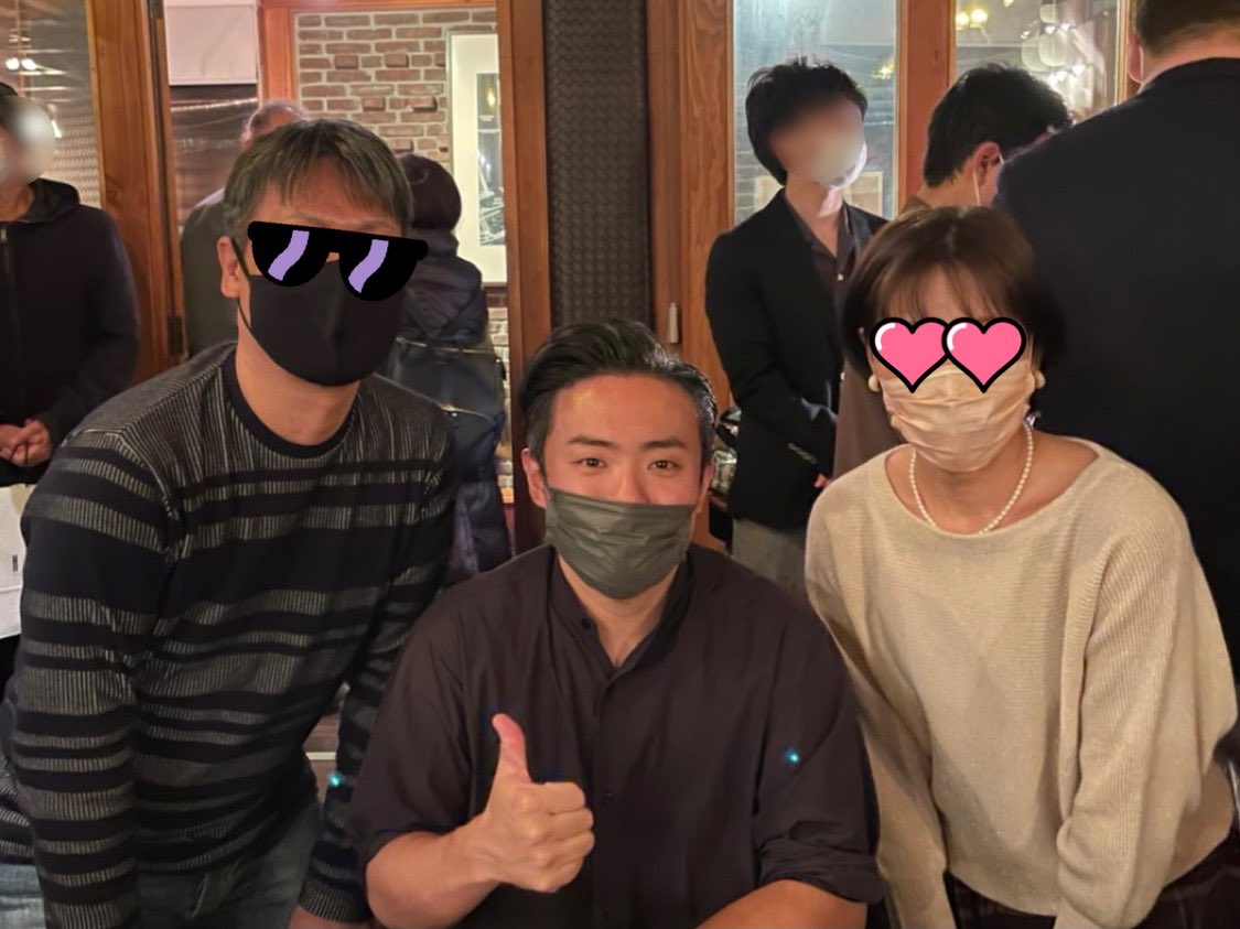 Tessy_0612's tweet photo. 大林さんのピアノ演奏に魅了されました🎹☺
智大さん、銘さん、Kohさん3人の演奏も最高でした‼️😆👍
大林さんのサインもGET‼️✌
アルバムにもサインして貰ったけど、こっちのサインは毛筆っぽくて素敵🥰
記念撮影にも快く応じてくれました😆
#大林武司
#CafeSOHO https://t.co/z3J5U7Eg45