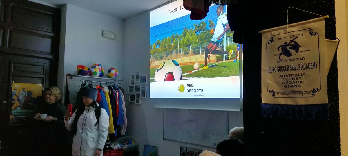 dragoneslvpies's tweet photo. Learning about sport and development with @RedDeporteONG and the Lithuanian partners of #FiS4Yes European project. #ErasmusPlus https://t.co/0Qu5ql2PiQ