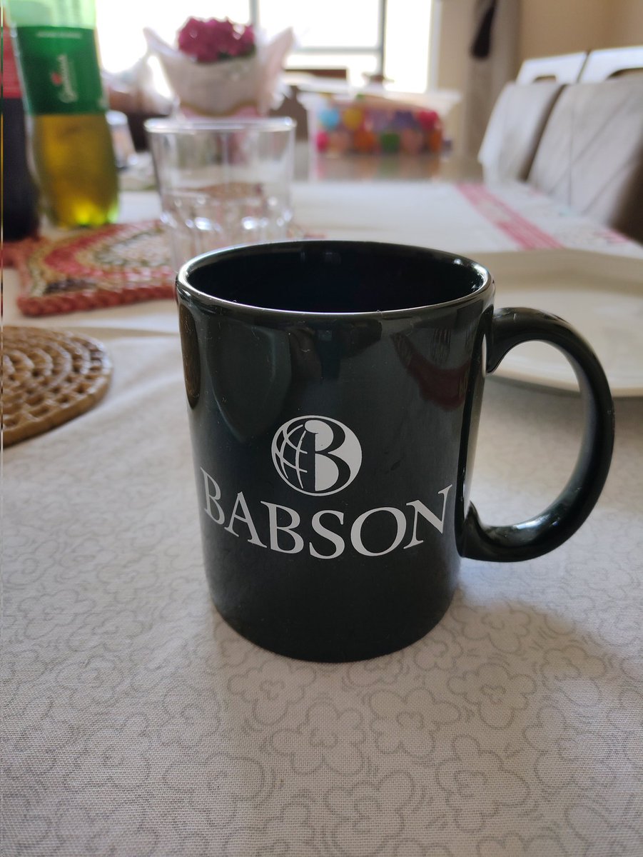 Hoje fazem 07 anos que cursei Babson. Boas lembranças. Experiência incrível. Quanto aprendizado sobre gestão de pessoas e inovação. Baita! #tbt almoço com a caneca de aluno para comemorar este dia :)