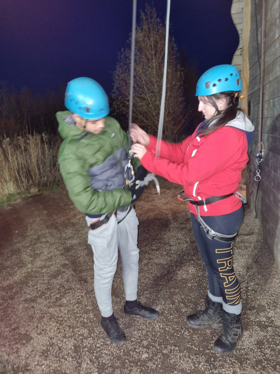MissNaylor_DMA's tweet photo. Abseiling! Miss Gayle didn't want to miss out @dixonsma_2024 @DixonsMA ft. Miss Bovio always there to lend a hand and build relationships 👏 https://t.co/pfyCzsv4rX