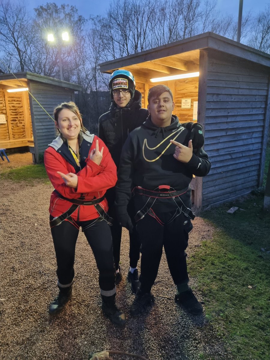MissNaylor_DMA's tweet photo. Abseiling! Miss Gayle didn't want to miss out @dixonsma_2024 @DixonsMA ft. Miss Bovio always there to lend a hand and build relationships 👏 https://t.co/pfyCzsv4rX