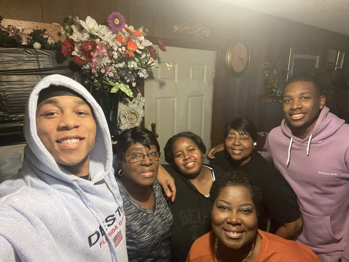 aundria_j's tweet photo. Enjoying family for Thanksgiving ❤️ https://t.co/JTZVD0gYlq