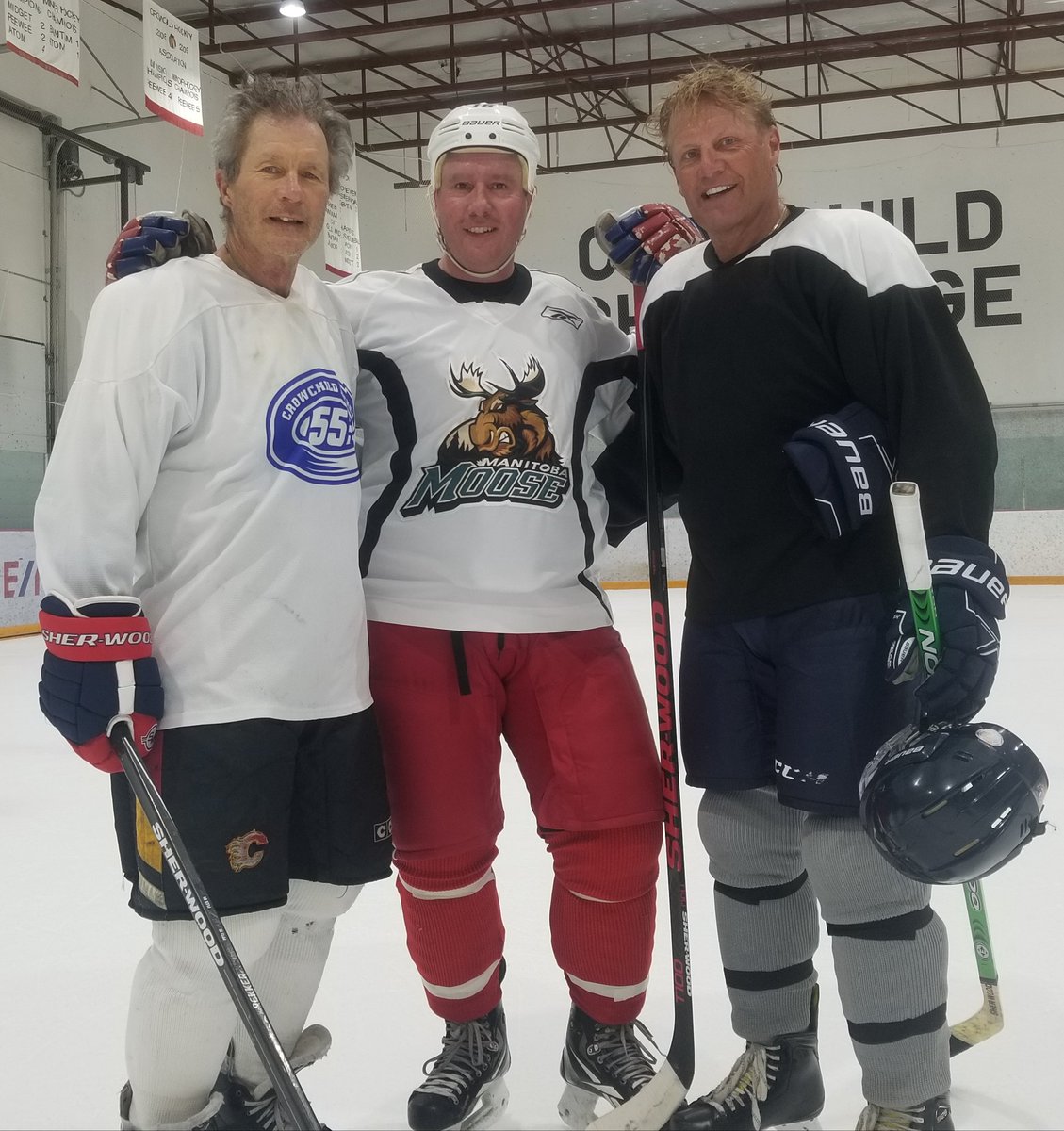 ShaunChornley's tweet photo. It was great being on the ice yesterday in Calgary with these two again!! #JetsLegends #LegendaryHockeyHeroes #OldTimersHockeyChallenge https://t.co/t2NDNS7dwR