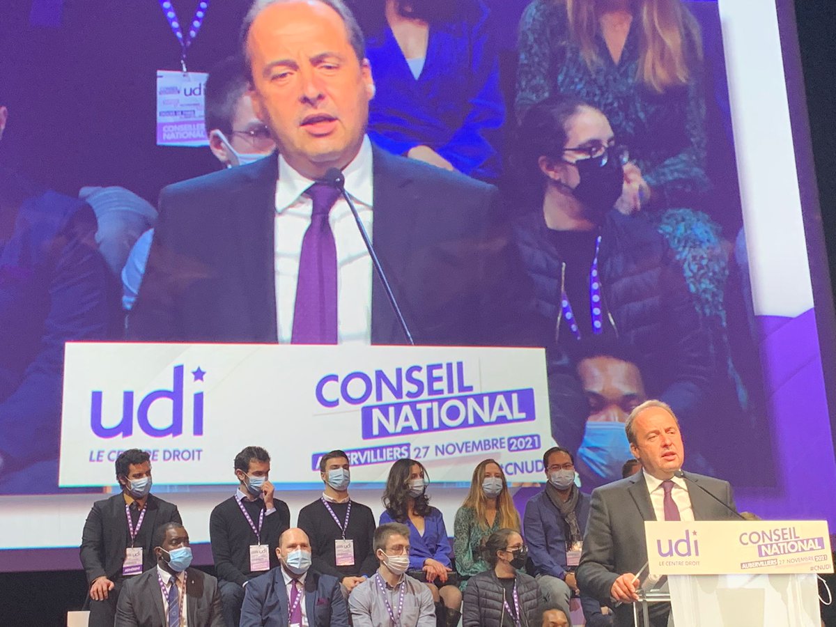 « Que l'Etat central se concentre sur ses cinq missions régaliennes et décentralise le reste : voilà ce qui doit être le cap du prochain quinquennat après cinq ans de présidence bonapartiste et colbertiste ! » <a href="/jclagarde/">Jean-Christophe Lagarde</a> #CNUDI