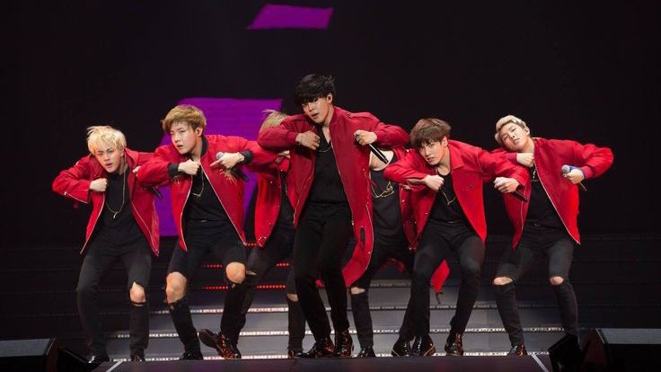 Бтс на сцене. Бтс концерт 2016. Bts 2016 концерт. Концерт бтс арми океан. Студии организации концертов бтс.