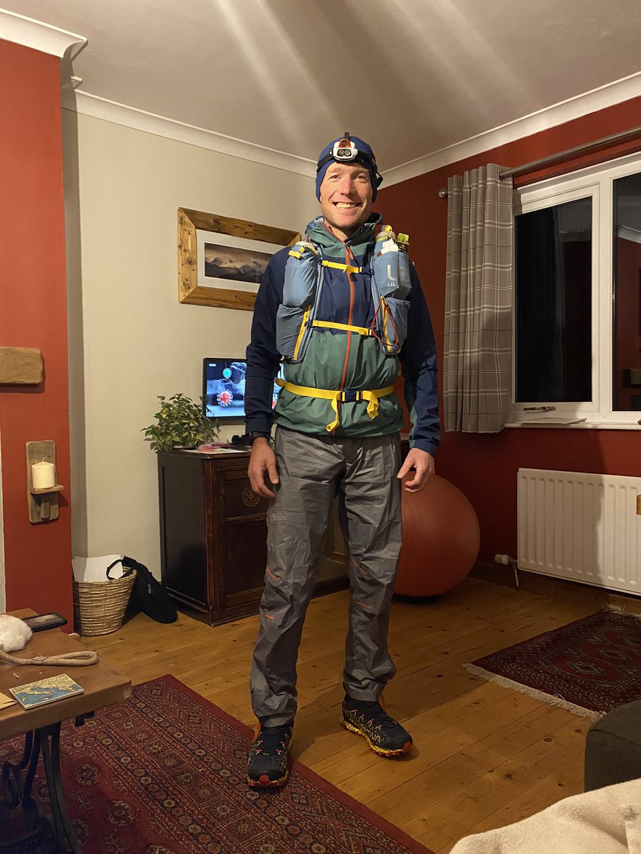 CollisonKim's tweet photo. I was all set for some @TheSpineRace training last night but glad I waited until the morning. Good kit test run/hike.  #spinetraining #slowrun https://t.co/caX8Vt7rQs