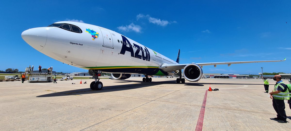 AleRMVD's tweet photo. Primera vez que se opera un A330 NEO en Uruguay. #Libertadores https://t.co/EIA9qY4SSM