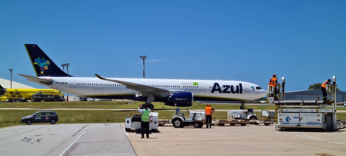 AleRMVD's tweet photo. Primera vez que se opera un A330 NEO en Uruguay. #Libertadores https://t.co/EIA9qY4SSM