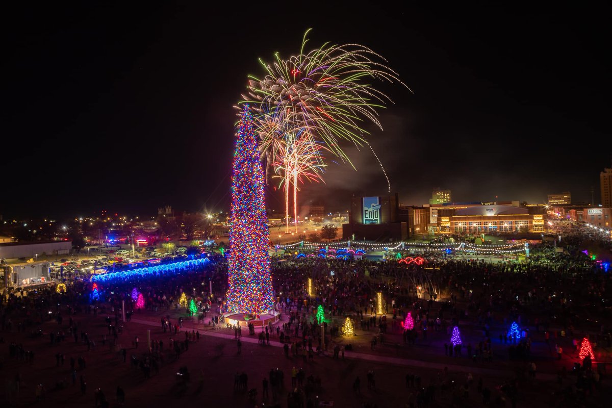 Wade_Burleson's tweet photo. 40,000 in downtown Enid, Oklahoma, for last night's lighting of the Christ Tree. It's 2021's tallest live Christmas Tree (144-feet). By comparison, NYC's Rockefeller Tree is 77-feet. Fly-over America is true America. #ENID #ChristTree #Christmas #RockefellerTree #NYC #NoPC #Visit https://t.co/1BeNlMJaf5