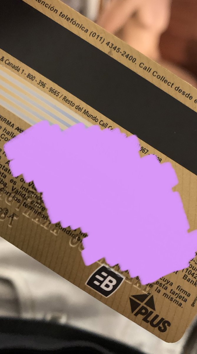 MatuMaldo's tweet photo. Mi asesor de seguros me pidió foto de mi tarjeta y yo le mandé foto en bóxer con chongo atrás. La seriedad me caracteriza, según mi asesor 🤦🏻‍♂️ https://t.co/ECYUTKc726