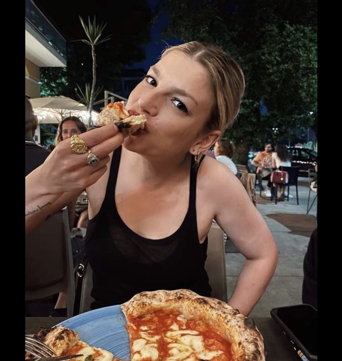 xFactorTalks's tweet image. In quanti stasera mangeranno la #pizza come la queen? ❤️‍🔥 

@MarroneEmma @XFactor_Italia #XF2021 #xfactor2021 #XFactor #Italia #XFACTOR21 #xf