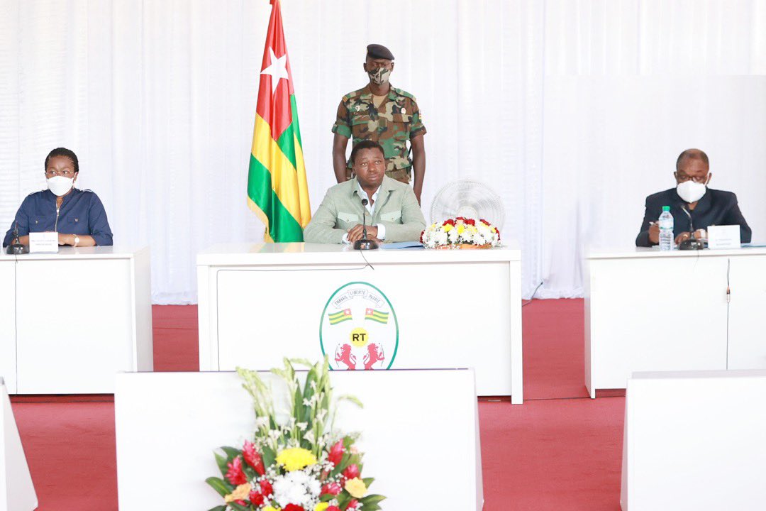 FEGnassingbe's tweet photo. Le conseil des ministres que je préside ce jour à Kara a à son ordre du jour l'examen de deux projets de décrets. Le premier projet porte création, attribution organisation et fonctionnement du fonds pour le programme électricité pour tous. https://t.co/JQOhYfIRZp