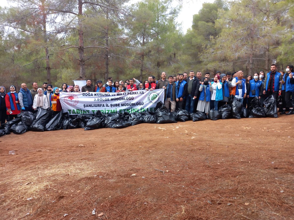 Şanlıurfa Şube Müdürlüğümüz ile Gençlik ve Spor İl Müdürlüğünün koordinasyonuyla Gölpınar Tabiat Parkında düzenlenen etkinlik kapsamında, Kurum çalışanları ve gönüllülerce doğa yürüyüşü ve çevre temizliği gerçekleştirildi.