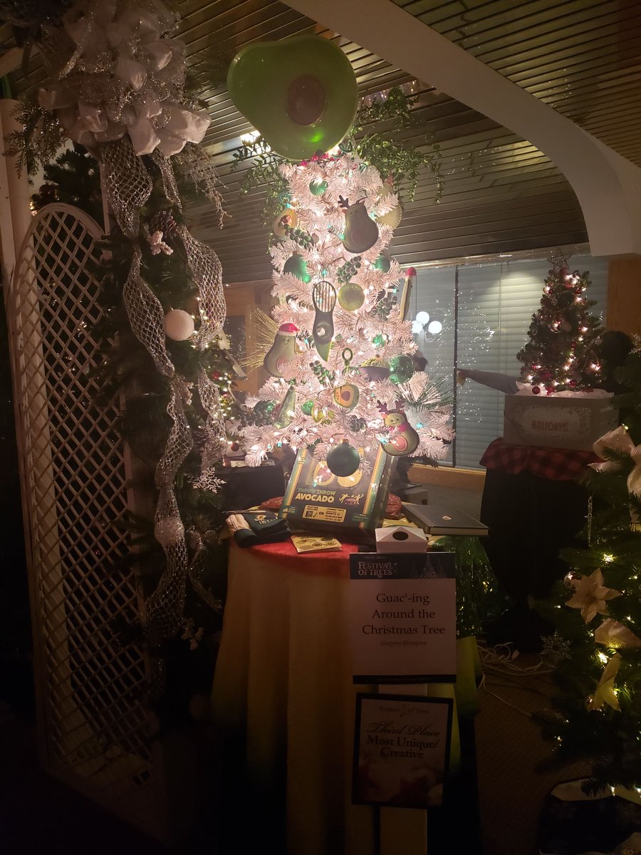 MethuenFestival's tweet photo. And finally, congratulations to our 1st place winner for "Most Unique/Creative": "Guac’-ing Around the Christmas Tree" by Gregory Blomgren
#SharingTheMagic ✨🎄✨ https://t.co/qBtNtO9V4q