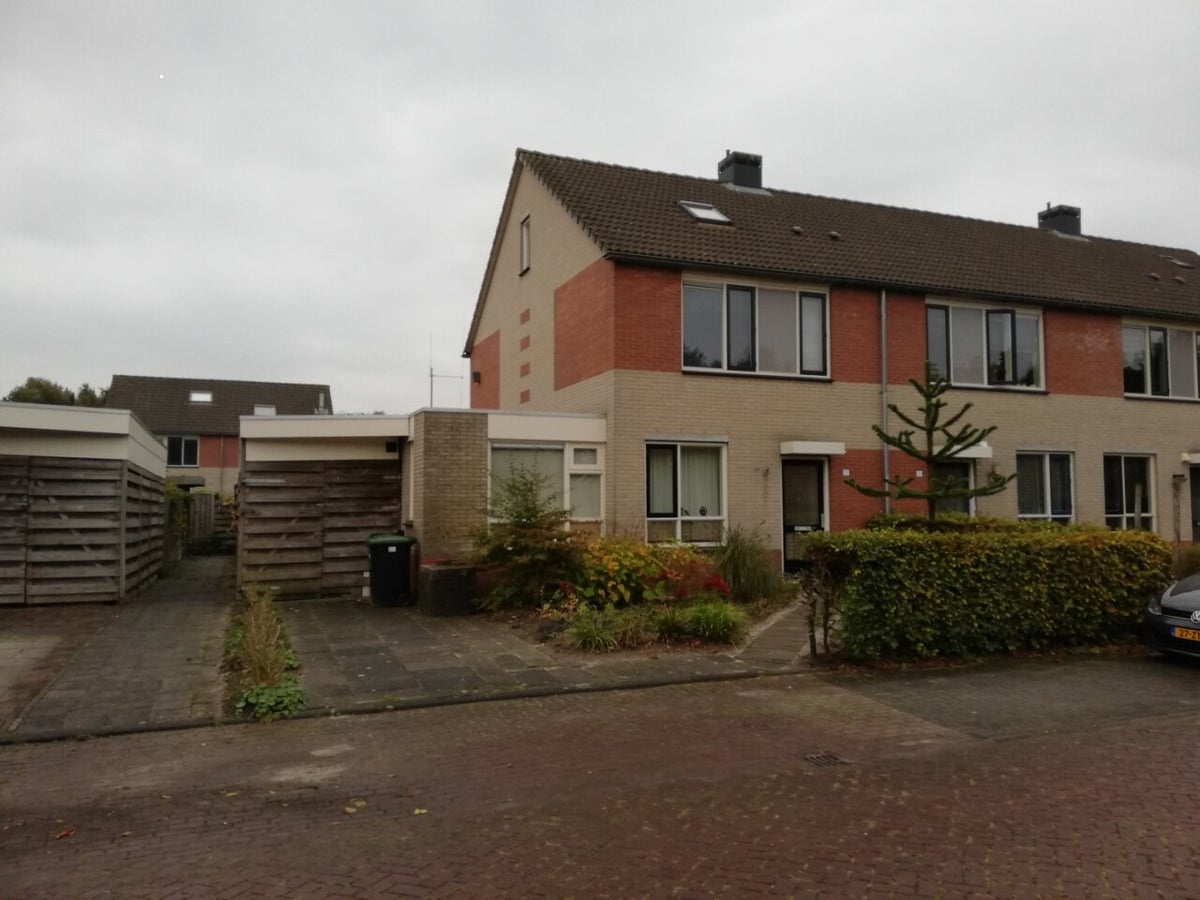 Marcbrunsmann's tweet photo. Yes ! Zojuist het huurcontract getekend voor onze nieuwe huurwoning. 😀 Wij zijn er heel erg blij mee. Sleuteloverdracht dinsdag en dan met Kerst verhuisd zijn. #sneltreinvaart #eindelijkrust https://t.co/KM7YJ38QNH