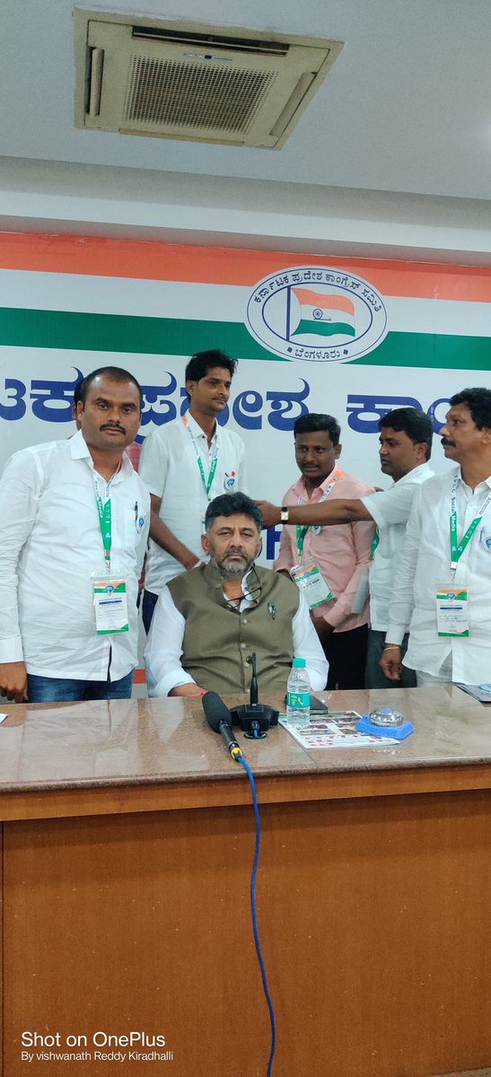 Reddy123V's tweet photo. ದಿನಾಂಕ 24-11-2021 ರಂದು ಬೆಂಗಳೂರ ನಲ್ಲಿ ಕೆಪಿಸಿಸಿ ಅಧ್ಯಕ್ಷರಾದ ಸನ್ಮಾನ್ಯ ಶ್ರೀ DK Shivakumar ರವರ ನೇತೃತ್ವದಲ್ಲಿ ನಡೆದ ಕೆಪಿಸಿಸಿ ಸಾಮಾಜಿಕ ಜಾಲತಾಣದ ಕಾರ್ಯಗಾರದಲ್ಲಿ ಭಾಗವಹಿಸಿದೆ......!

#joincongresssavekarnataka
#JoinCongressSaveIndia
#DKShivakumar https://t.co/zIw7Bxh2zB