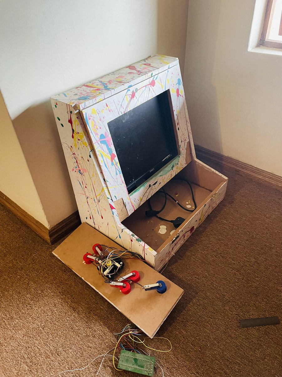 RrrEeGina's tweet photo. I have been isolating due to Covid and I figured why not pick an old dusty arcade and show it some love by fixing it ❤️ 🕹 #AfricaGames #Girlcode #edugames #seriousgames #SAGames #ZATech #techSA https://t.co/v14J3eJI95