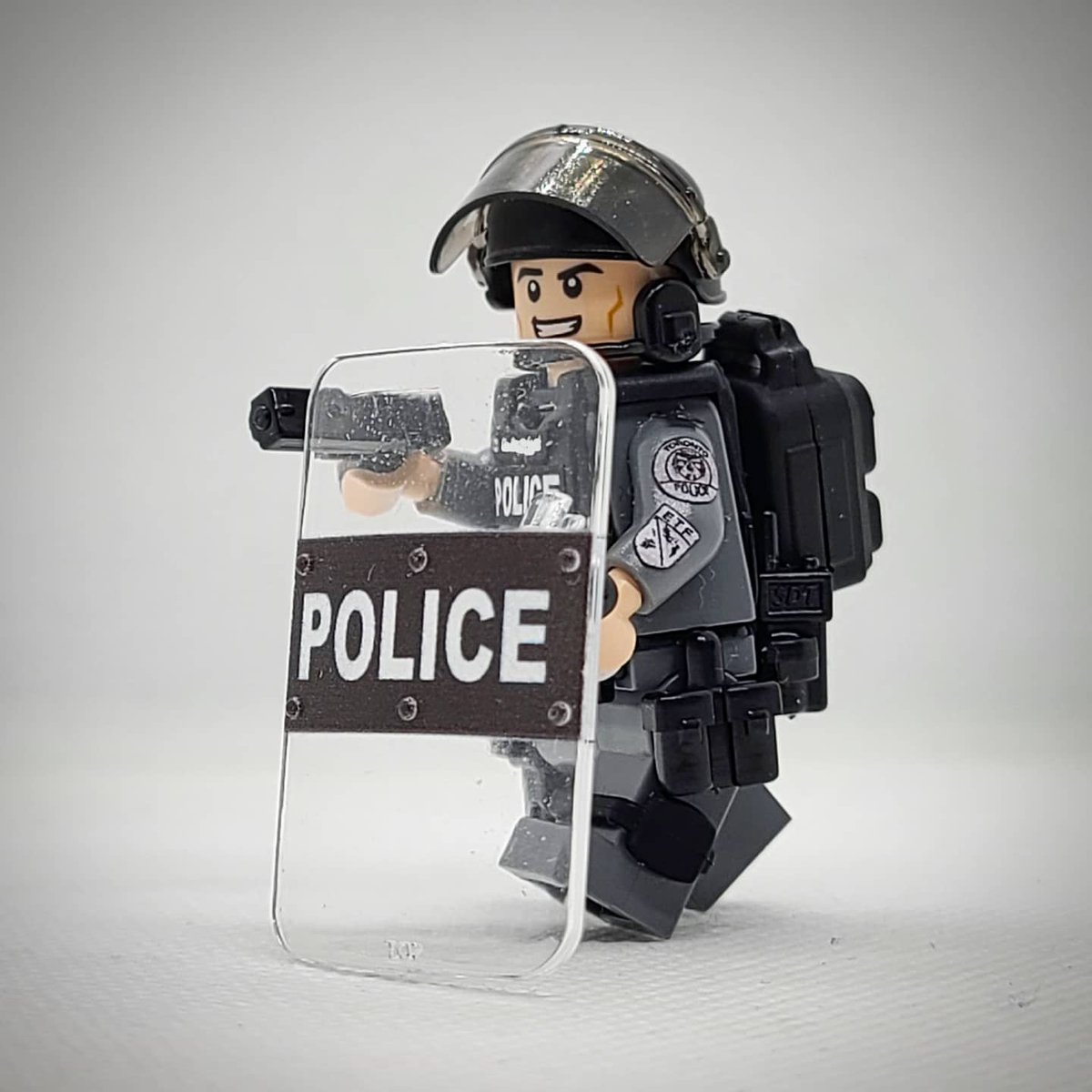 legocopgta's tweet photo. It's hard to believe that my last ETF post was already 2 years ago. Since there's a minifigure on my desk, it's a good time to put him in action! 😀

#torontopolice #ETF #police #tactical #lego #legocop  #minifigure https://t.co/jBPeithYqR