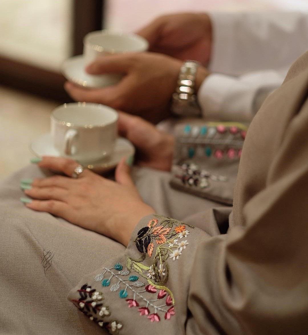 iu6_hmi's tweet photo. سجيت لك من بحة الصوت مـوال 
وكم قلت لك بأن المشاعر خجوله 

مـا كـل حاجـة ياهوى القلب تنقال 
بعض الحكـي فالصـدر محـد يقوله. https://t.co/HA0Sug4ntO