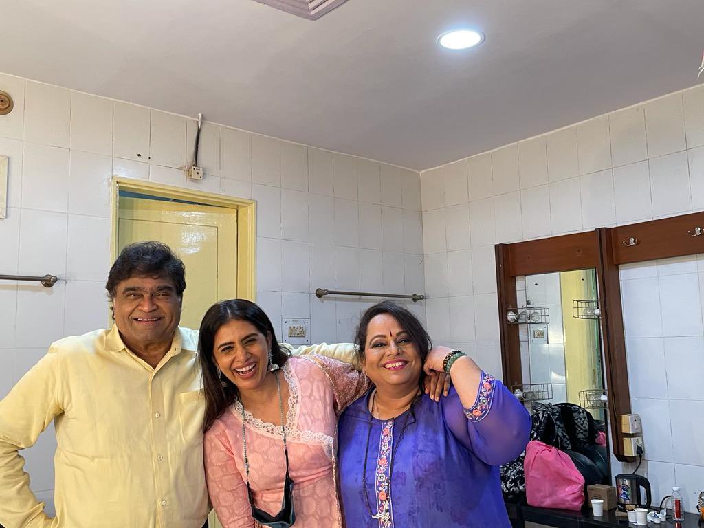 sonalikulkarni's tweet image. मी नाटक बघितलं💚बंदी उठल्यावर मला सगळ्यात आधी नाटकच बघायचं होतं.व्हॅक्युम क्लिनर😍मस्त प्रयोग,टीम,शिस्तशीर प्रेक्षक!अशोक सराफ-दिग्गज नट-निर्मितीची तगडी सोबत,दोघांचीही नॅाट आऊट सेंच्युरी♥️दोघांच्या एण्ट्रीला प्रेक्षकांच्या उस्फूर्त टाळ्यांचा कडकडाट🥰

#theatre
#postlockdown