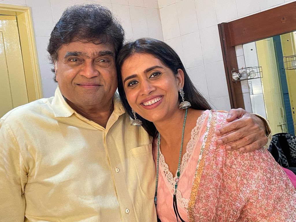 sonalikulkarni's tweet image. मी नाटक बघितलं💚बंदी उठल्यावर मला सगळ्यात आधी नाटकच बघायचं होतं.व्हॅक्युम क्लिनर😍मस्त प्रयोग,टीम,शिस्तशीर प्रेक्षक!अशोक सराफ-दिग्गज नट-निर्मितीची तगडी सोबत,दोघांचीही नॅाट आऊट सेंच्युरी♥️दोघांच्या एण्ट्रीला प्रेक्षकांच्या उस्फूर्त टाळ्यांचा कडकडाट🥰

#theatre
#postlockdown