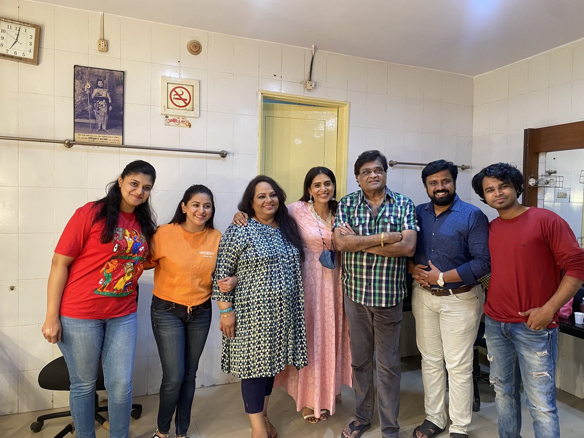 sonalikulkarni's tweet image. मी नाटक बघितलं💚बंदी उठल्यावर मला सगळ्यात आधी नाटकच बघायचं होतं.व्हॅक्युम क्लिनर😍मस्त प्रयोग,टीम,शिस्तशीर प्रेक्षक!अशोक सराफ-दिग्गज नट-निर्मितीची तगडी सोबत,दोघांचीही नॅाट आऊट सेंच्युरी♥️दोघांच्या एण्ट्रीला प्रेक्षकांच्या उस्फूर्त टाळ्यांचा कडकडाट🥰

#theatre
#postlockdown