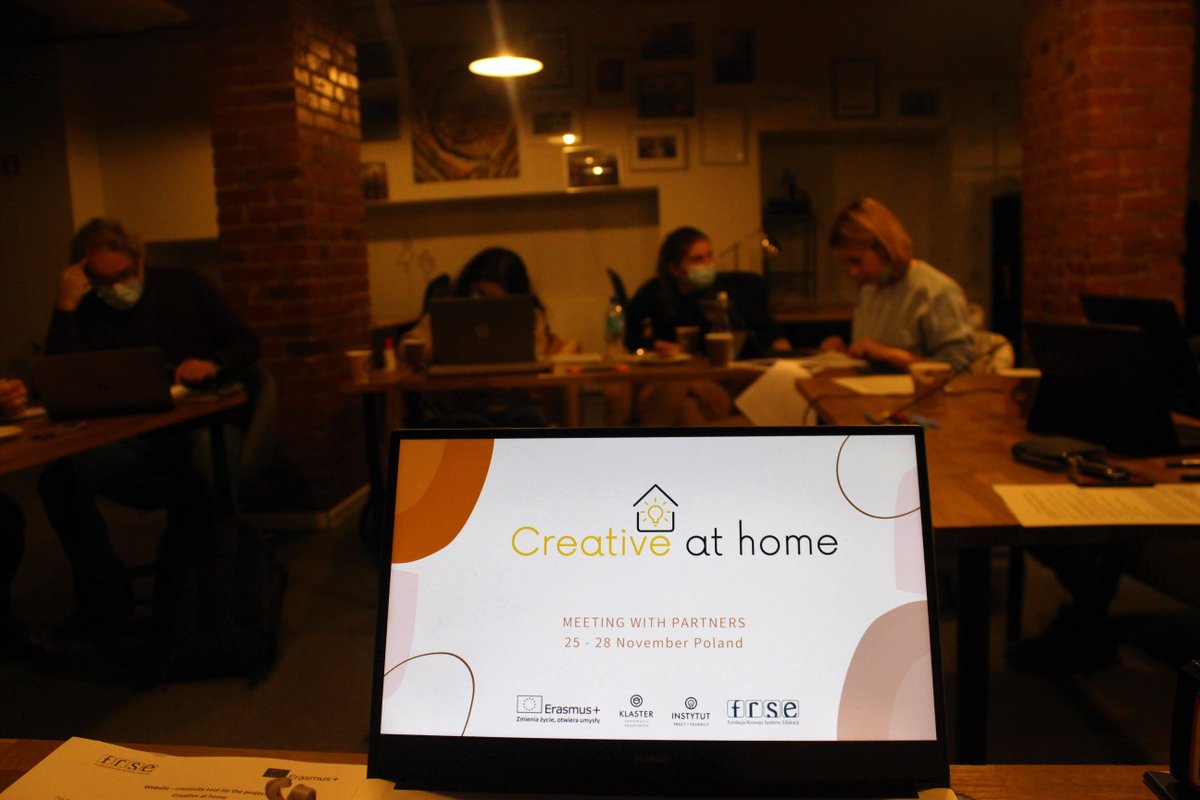 To drugi dzień z naszymi partnerami z projektu Creative at Home: YouNet, <a href="/CultureMosaic/">MOSAIC // Culture & Creativity</a>, Blue Beehive, Pučko Otvoreno Učilište Čakovec
Nadszedł czas na rozdzielenie zadań i ustalenie kolejnych spotkań
Projekt dofinansowany ze środków programu Erasmus+
<a href="/EUErasmusPlus/">Erasmus+</a> <a href="/FRSEdukacji/">FRSE</a>