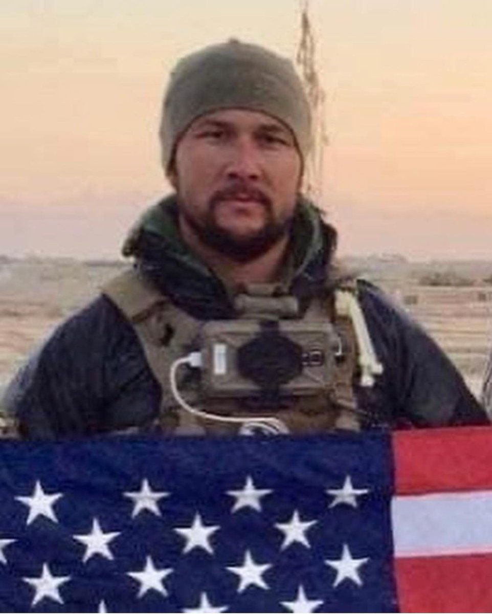 op_hawkeye's tweet photo. 11.27.2018 ~ Captain Andrew Ross 🇺🇸

#OpHawkeyeRemembers #AndrewRoss #3rdSFG #BronzeStars (2) #PurpleHeart #DeOppressoLiber

📜 https://t.co/BBn6mjt3HT
📜 https://t.co/Ba8ARWvB3k
📰 https://t.co/WoOkIojdlG
🎥 https://t.co/rJivzLopll
📰 https://t.co/KgFuCpPxRq https://t.co/CXQCt8B9Lb