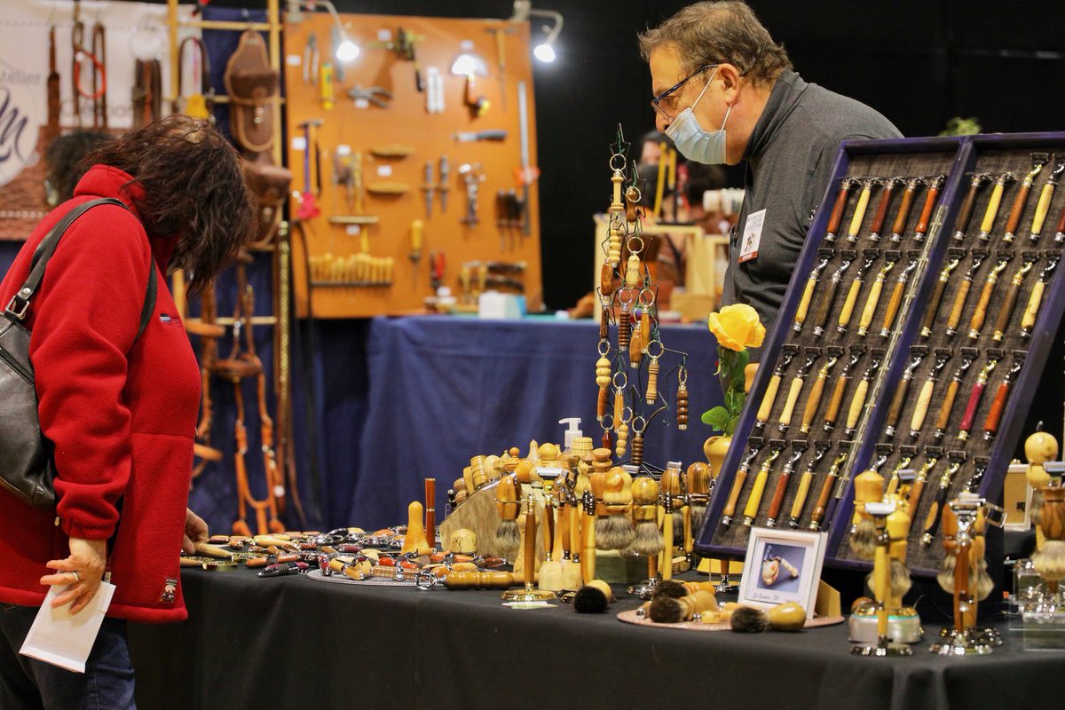 CAChatellerault's tweet photo. [ACTU] #Artisanat - Le Salon des métiers d'art et saveurs d'exception se poursuit jusqu'à dimanche !
Dénichez des idées de cadeaux originales et locales 🎁
#grandchatellerault
©️ Photo : Nicolas Mahu https://t.co/xMY9pJfkYz