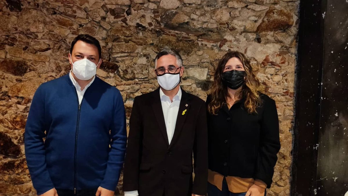 Ahir <a href="/jxcatguixols/">Junts Sant Feliu de Guíxols</a> vam assistir a la presentació del llibre "Catalunya, potència logística natural" de l' economista <a href="/ramontremosa/">Ramon Tremosa 🎗🌹</a>. Un plaer escoltar-lo pel seu bagatge com a eurodiputat, conseller de la Generalitat,  i actual diputat al Parlament. Un llibre molt recomanable!