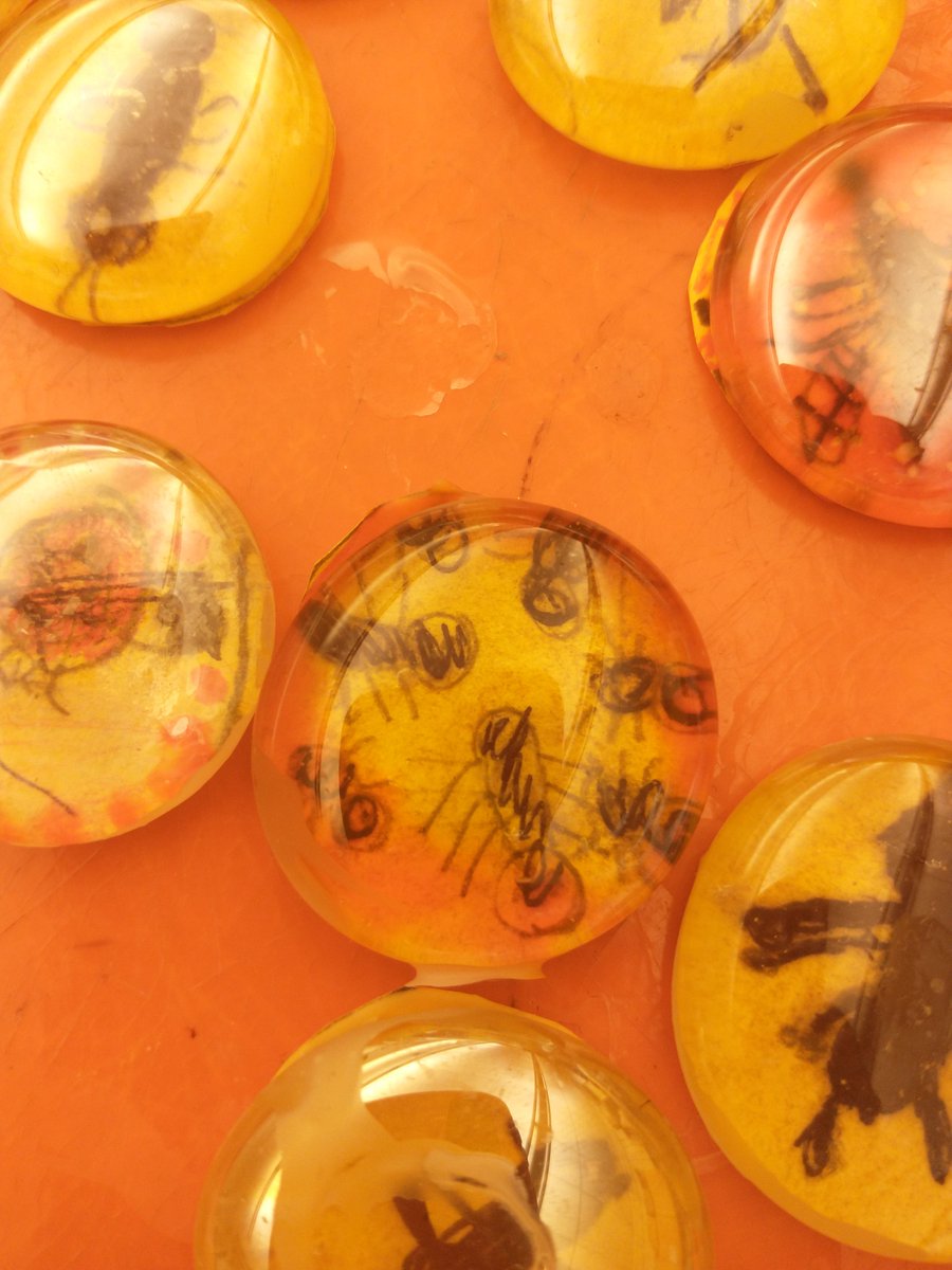 Jennife22039261's tweet photo. One of my favorite projects by students recently.  We have been talking about Geology, Fossils, and Insects.  Our "Amber" also brought up some DNA discussion, thanks Jurassic Park.  #Steam #MontessoriMagic #Rocksrock @CTMontessori1 @MrIshCTMonarchs https://t.co/2C72faVVNf