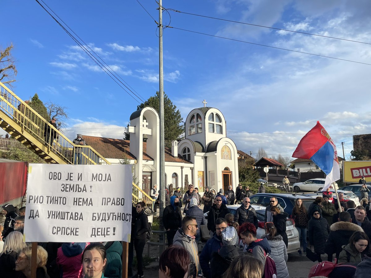 BozoPrelevic's tweet photo. Budjenje Srbije.
Srbija leva i desna i centar i evropejci i rusofili i partizanovci i zvezdaši i gradjanisti i monarhisti i poljoprivrednici i naučnici. 
Svi protiv okupatora. 
Svi.
Bravo za @KPromeni i @SavoManojlovic https://t.co/sYh1fzU03o