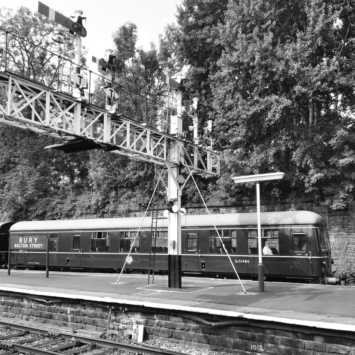nickkeegan1's tweet image. Class 105 Diesel Multiple Unit SC51485 &amp;amp; E56121 arrives at Bury Bolton Street Station on the @eastlancsrly (25.08.2021).

#DMUoftheDay #dmu #Class105 #britishrail #britishrailways #eastlancsrailway #heritagerailway #railway #rail #trainphotography