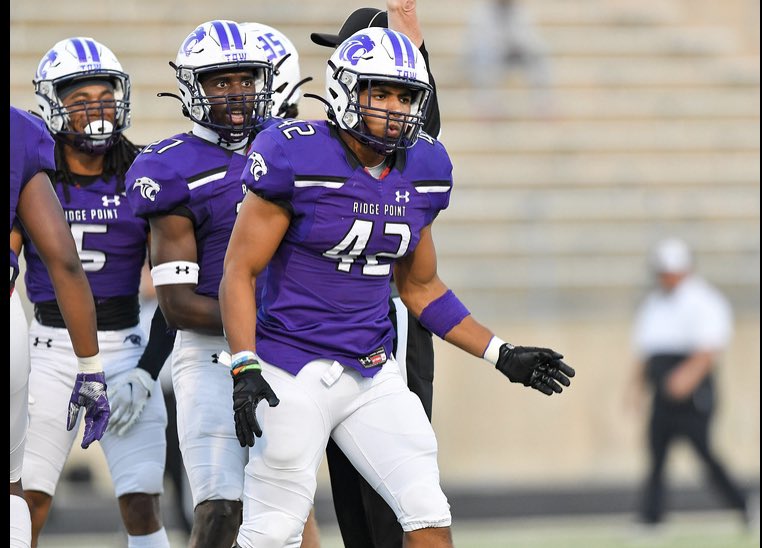 hallmason8's tweet photo. Amazing Season…Amazing Come Back 42 Out ✌🏽💜🖤@RPHS_FB @Coach_LaFavers @CoachWes68 @coachcedric https://t.co/4YVXNXOW7n