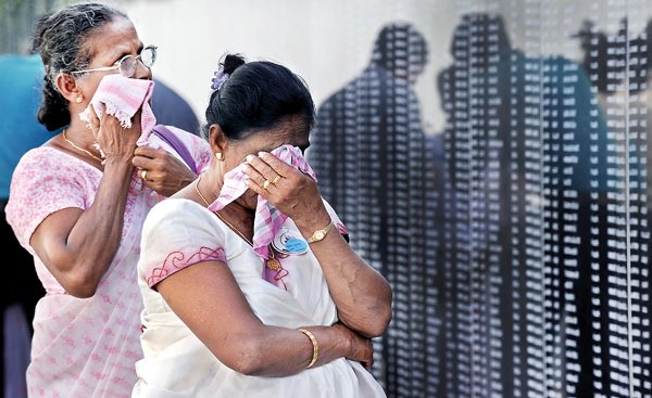 ShanakiyanR's tweet photo. To a mother/father a son is a son, a daughter is a daughter. The world should condemn the double standards of the Sri Lankan government. Remembering loved ones is a right not a privilege. https://t.co/qIDgfSWz2Z