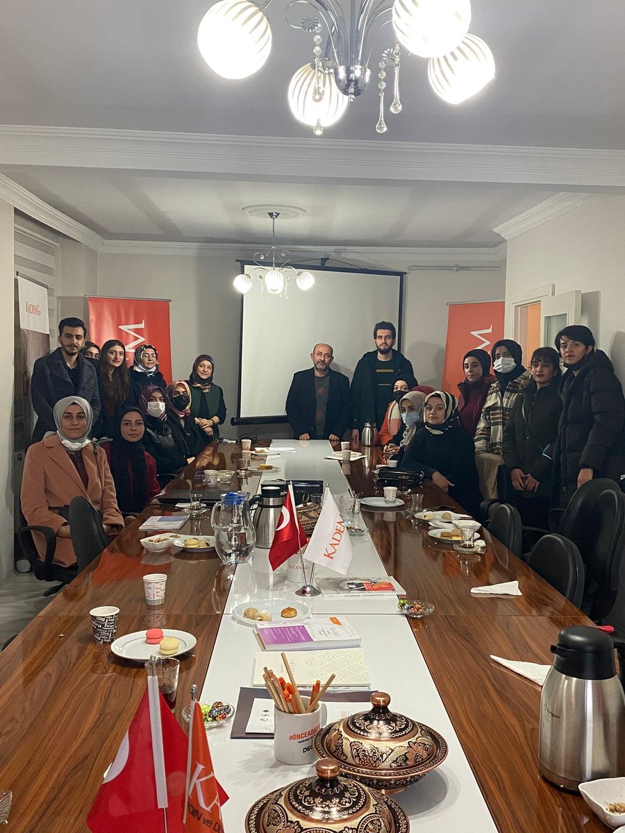 Atatürk Üniversitesi Genç KADEM Kulübü olarak bugün "Adımı Malala Koydu" filmini izledik.Flim sonrası Doç.Dr İrfan Hıdıroğlu hocamızın değerlendirmeleri ve yorumlarıyla etkinliğimizi gerçekleştirdik
Hocamıza teşekkür ederiz
<a href="/SalihaOkurGmr/">Saliha Okur Gümrükçüoğlu</a>
<a href="/kademorgtr/">KADEM</a>
<a href="/kademerzurum/">KADEM Erzurum</a>
<a href="/AvFatimealkan/">Avukat- Arabulucu Fatime ALKAN 🇹🇷</a>