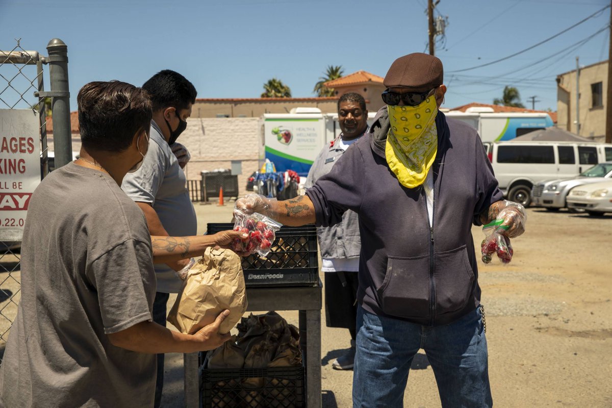 LAFoodBank's tweet photo. Make your donation go TWICE as far this #SmallBusinessSaturday when we're reminded to take care of our community. Your donation will reach TWICE the families in need thanks to the Herb Alpert Foundation matching the first $100,000!

https://t.co/xsnjZlawX1 https://t.co/7ay9CExFIQ