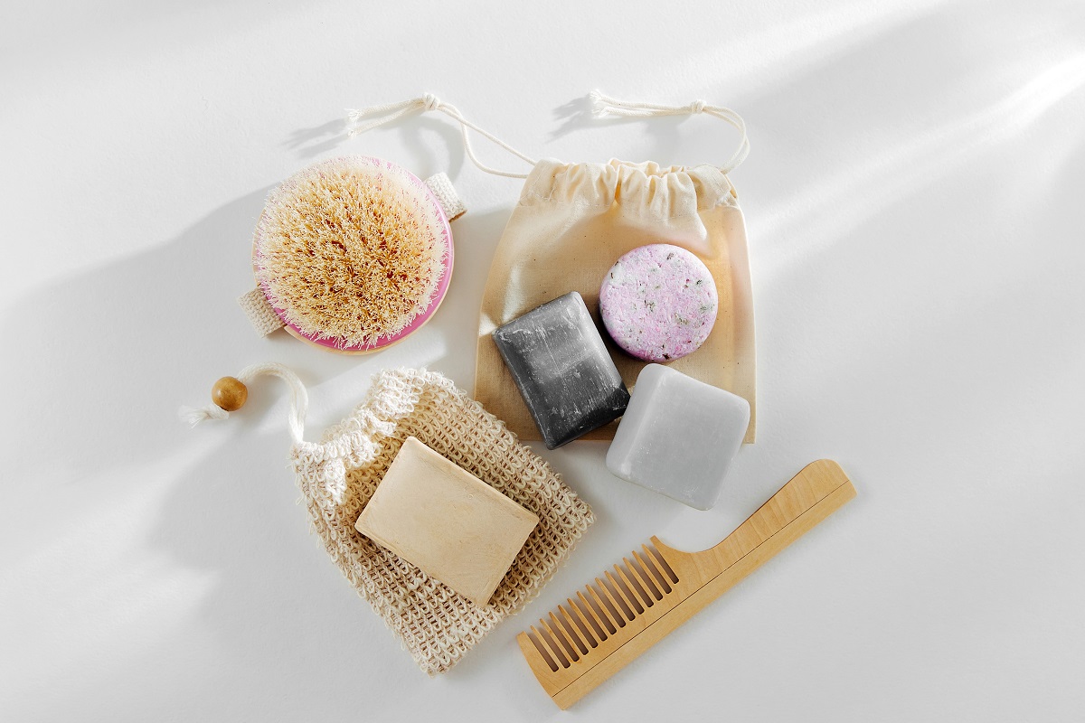 Ditch the Liquids! Freelance writer and family travel expert, Charity Quick gives us some SOLID 😜advice on how to manage toiletries when you fly with #carryon only! #Traveltips (and some great product recommendations) here: ow.ly/wcIq50GXuCj