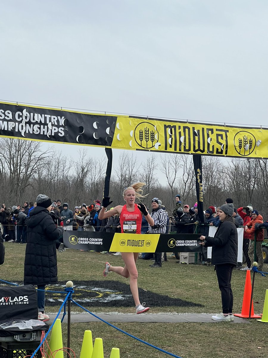 footlockerxc's tweet image. Riley Stewart from Cherry Hills Village with a time of 16.54.4 is your winner of the Girls Midwest Regional! 
#EBXC #EBXCMIDWEST