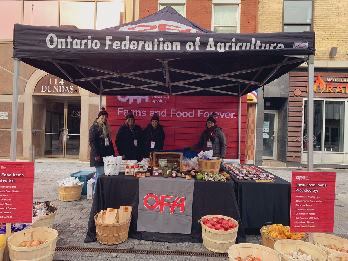 OntarioFarms's tweet photo. We’re here at #CCMA2021’s Our Local Food Story promoting Ontario agriculture and local food items #ontag #CCMAwards https://t.co/ZASlUsWalz