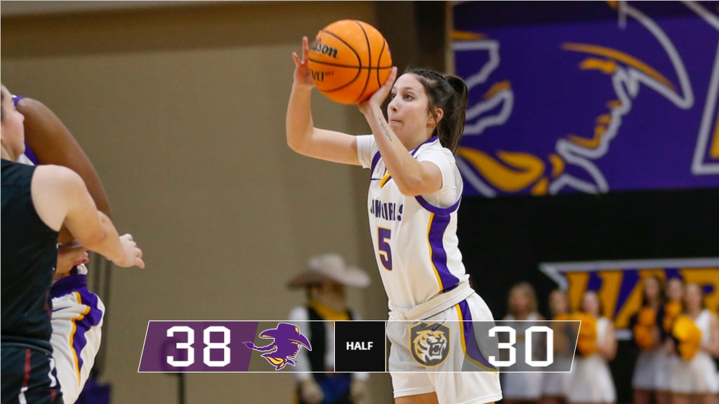HSUAthletics's tweet photo. Cowgirls with a late second quarter surge and they lead Colorado College 38-30 at halftime. #ASCbb #D3hoops https://t.co/bG4zNK49zT